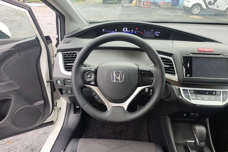 Used Honda Jade 2013 1.8L automatic Comfort version 5 seats Steering Wheel