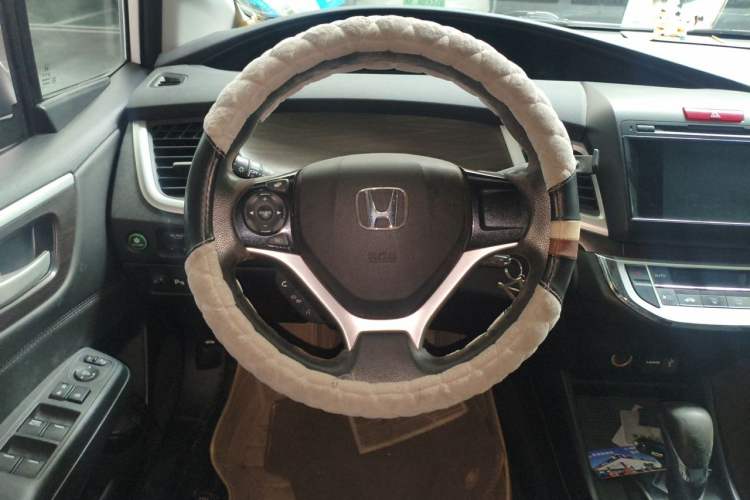 Used Honda Jade 2013 1.8L automatic Comfort version 5 seats Steering Wheel