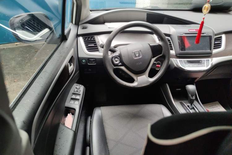 Used Honda Jade 2013 1.8L automatic Comfort version 5 seats Steering Wheel