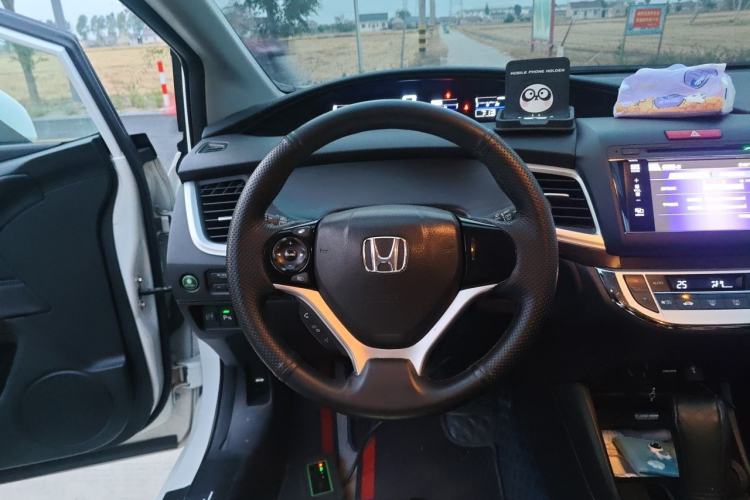 Used Honda Jade 2013 1.8L automatic Comfort version 5 seats Steering Wheel