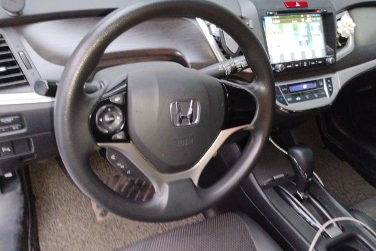 Used Honda Jade 2013 1.8L automatic Comfort version 5 seats Steering Wheel