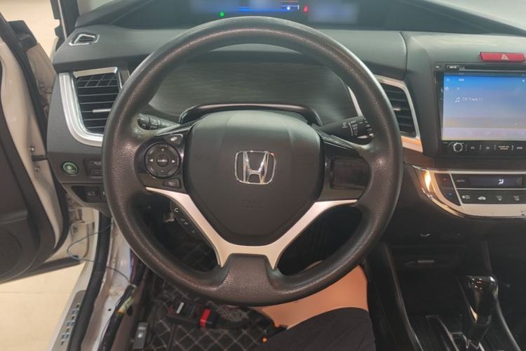 Used Honda Jade 2013 1.8L automatic Comfort version 5 seats Steering Wheel