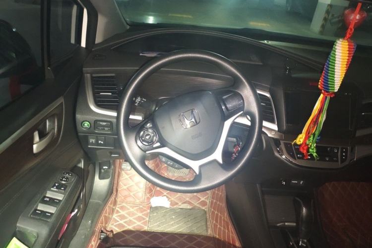 Used Honda Jade 2013 1.8L automatic Comfort version 5 seats Steering Wheel