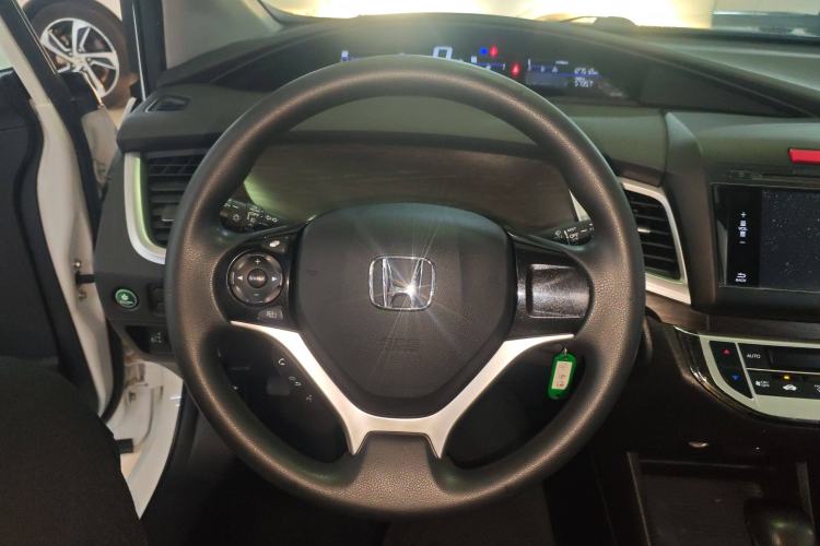 Used Honda Jade 2013 1.8L automatic Comfort version 5 seats Steering Wheel