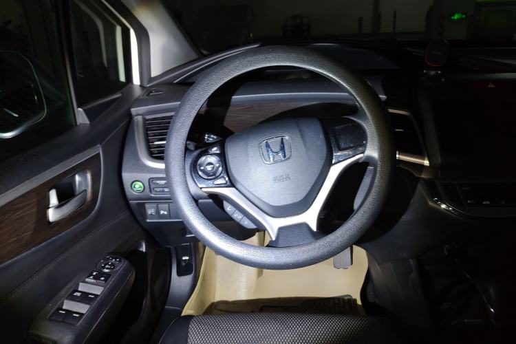 Used Honda Jade 2013 1.8L automatic Comfort version 5 seats Steering Wheel