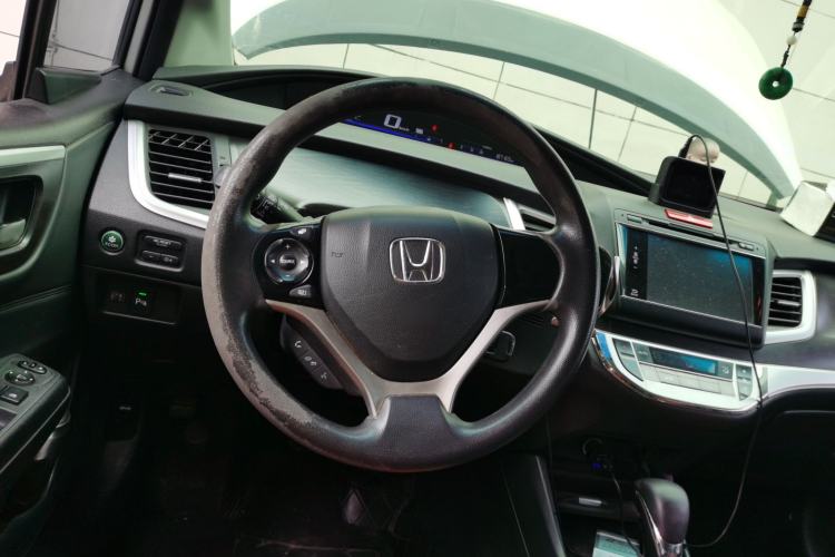 Used Honda Jade 2013 1.8L automatic Comfort version 5 seats Steering Wheel