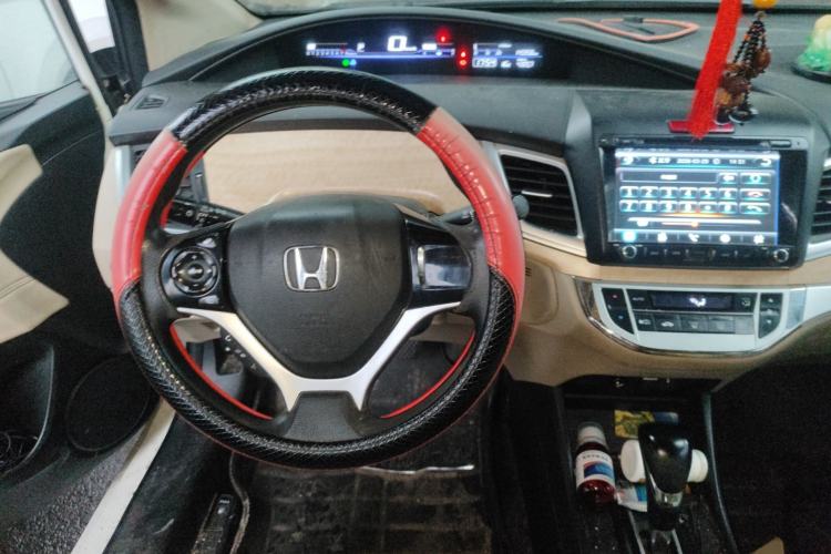 Used Honda Jade 2013 1.8L automatic Comfort version 5 seats Steering Wheel