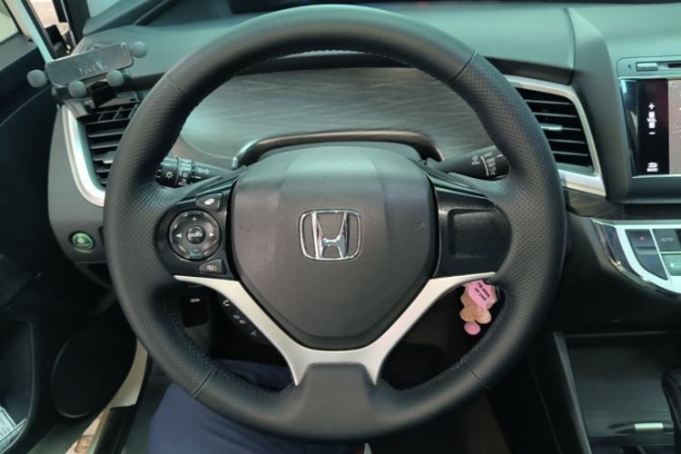Used Honda Jade 2013 1.8L automatic Comfort version 5 seats Steering Wheel