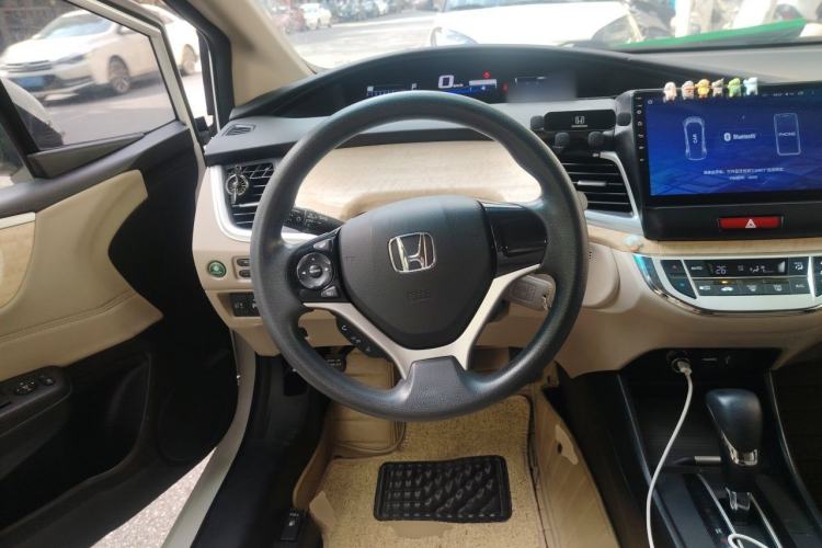 Used Honda Jade 2013 1.8L automatic Comfort version 5 seats Steering Wheel