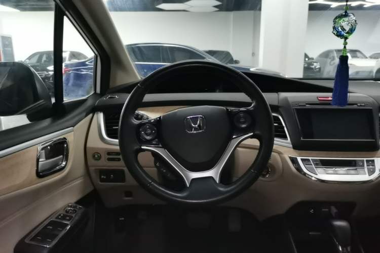 Used Honda Jade 2013 1.8L CVT Luxury Edition 5 seats Steering Wheel