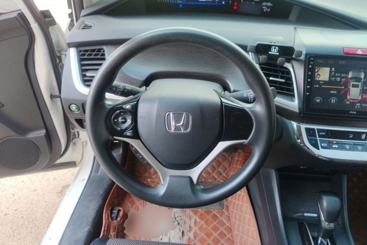 Used Honda Jade 2013 1.8L automatic Comfort version 5 seats Steering Wheel