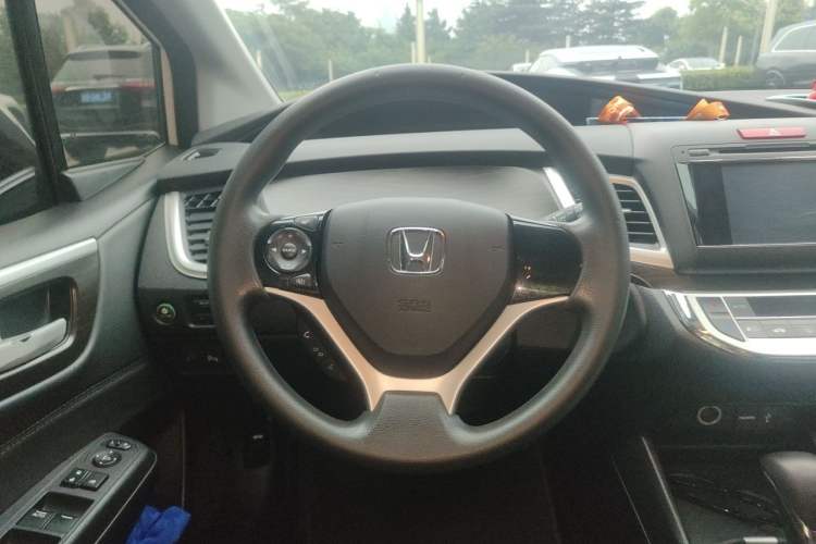Used Honda Jade 2013 1.8L automatic Comfort version 5 seats Steering Wheel