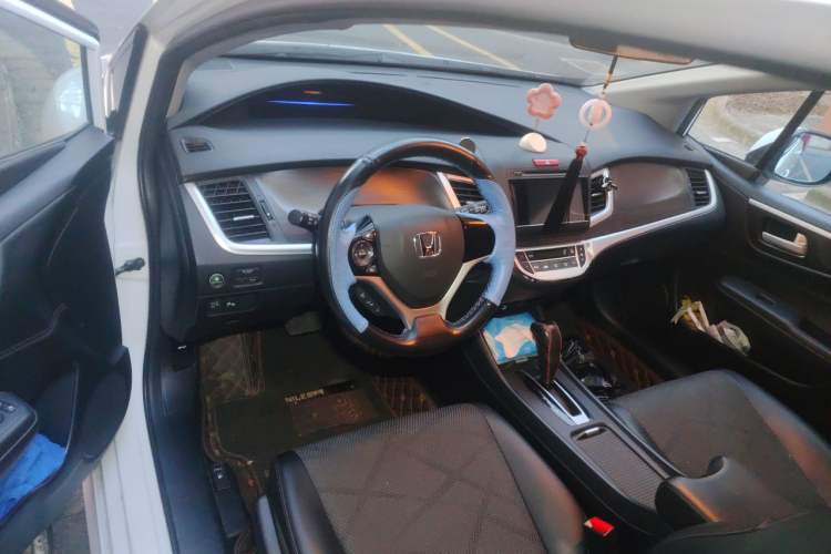 Used Honda Jade 2013 1.8L automatic Comfort version 5 seats Steering Wheel