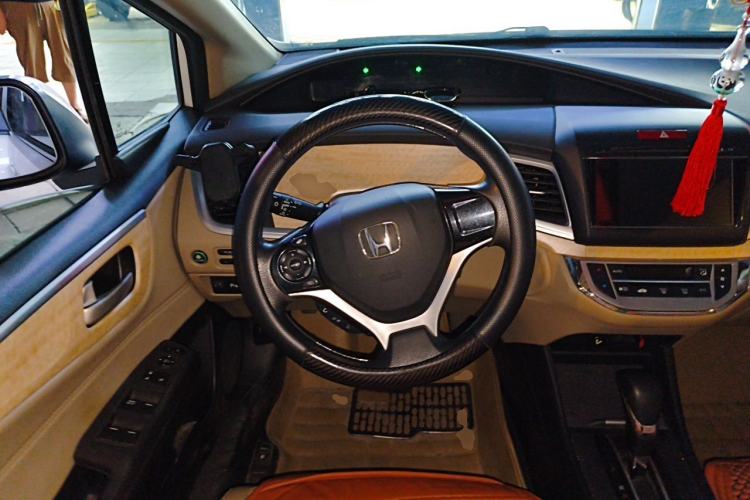 Used Honda Jade 2013 1.8L automatic Comfort version 5 seats Steering Wheel