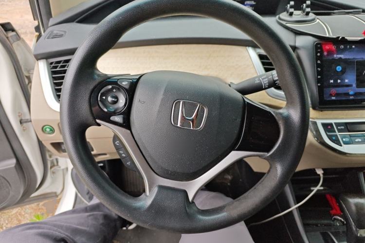Used Honda Jade 2013 1.8L automatic Comfort version 5 seats Steering Wheel