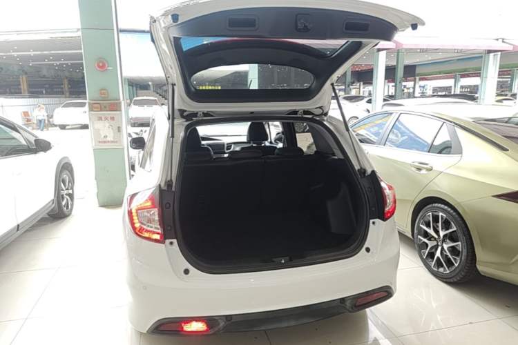Used Honda Jade 2013 1.8L automatic Comfort version 5 seats Trunk