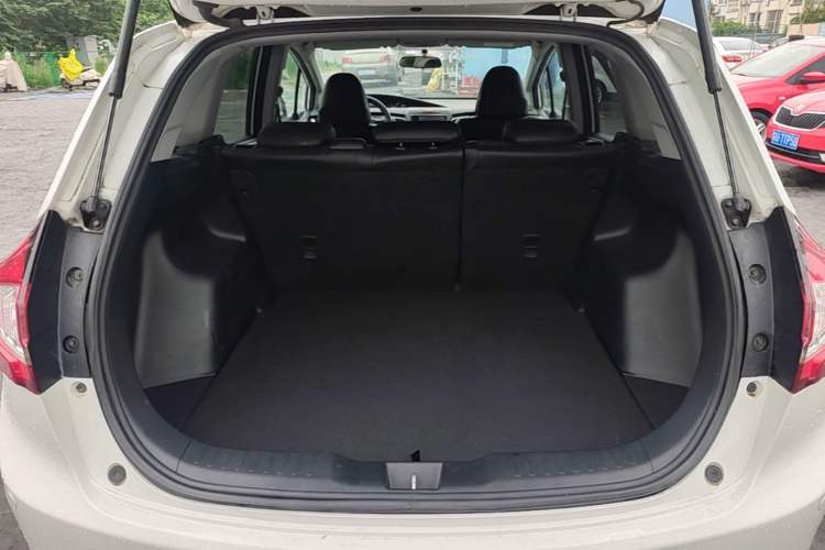 Used Honda Jade 2013 1.8L automatic Comfort version 5 seats Trunk