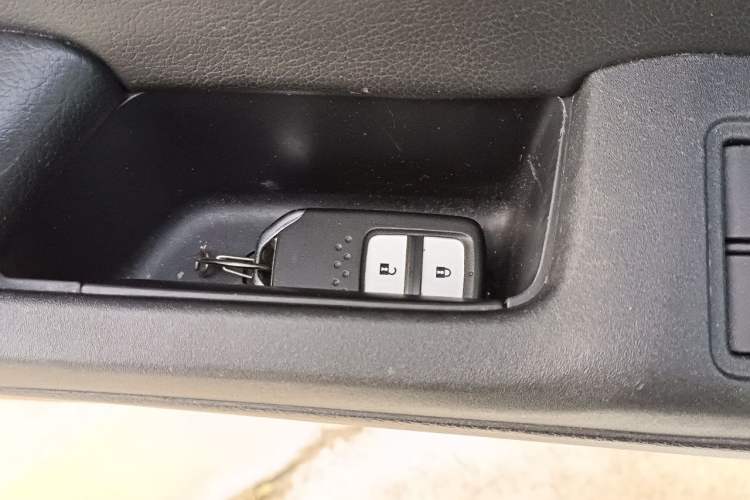 Used Honda Jade 2013 1.8L CVT Luxury Edition 5 seats Vehicle Key