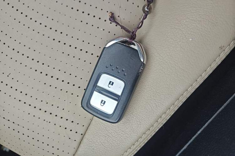 Used Honda Jade 2013 1.8L CVT Luxury Edition 6 seats Vehicle Key