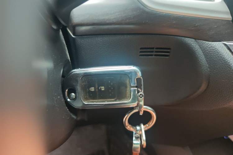 Used Honda Jade 2013 1.8L automatic Comfort version 5 seats Vehicle Key