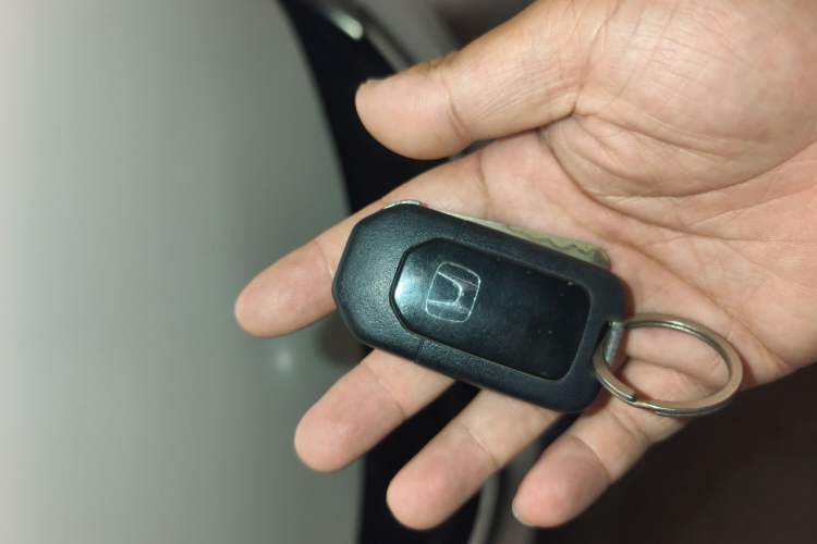 Used Honda Jade 2013 1.8L automatic Comfort version 5 seats Vehicle Key