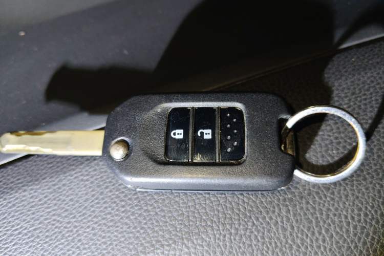 Used Honda Jade 2013 1.8L automatic Comfort version 5 seats Vehicle Key