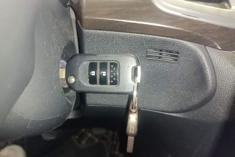 Used Honda Jade 2013 1.8L automatic Comfort version 5 seats Vehicle Key
