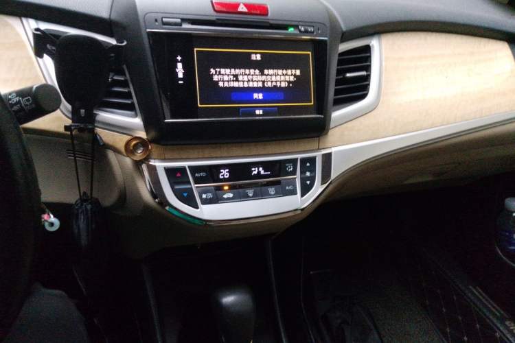 Used Honda Jade 2013 1.8L automatic Comfort version 5 seats Audio And AC Panel