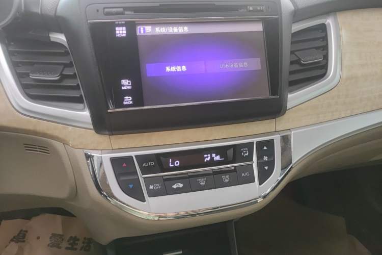 Used Honda Jade 2013 1.8L automatic Comfort version 5 seats Audio And AC Panel