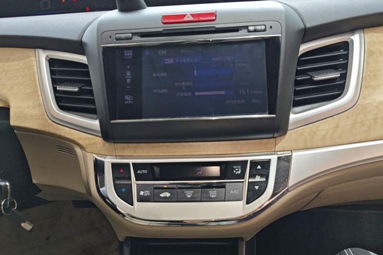 Used Honda Jade 2013 1.8L automatic Comfort version 5 seats Audio And AC Panel