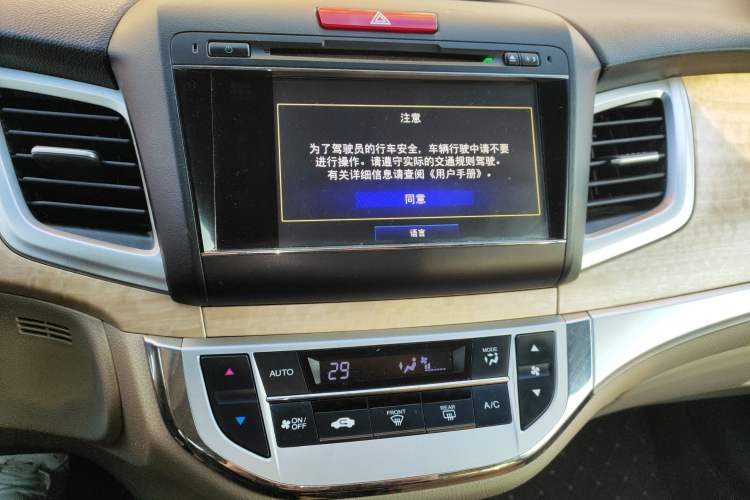 Used Honda Jade 2013 1.8L automatic Comfort version 5 seats Audio And AC Panel