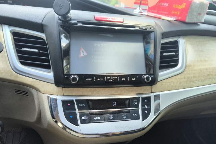 Used Honda Jade 2013 1.8L automatic Comfort version 5 seats Audio And AC Panel