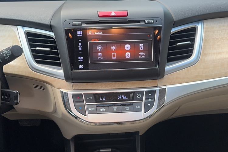 Used Honda Jade 2013 1.8L automatic Comfort version 5 seats Audio And AC Panel