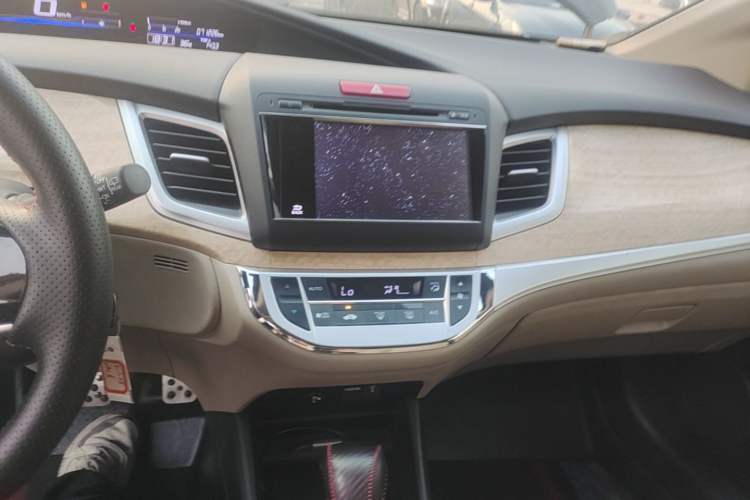 Used Honda Jade 2013 1.8L automatic Comfort version 5 seats Audio And AC Panel