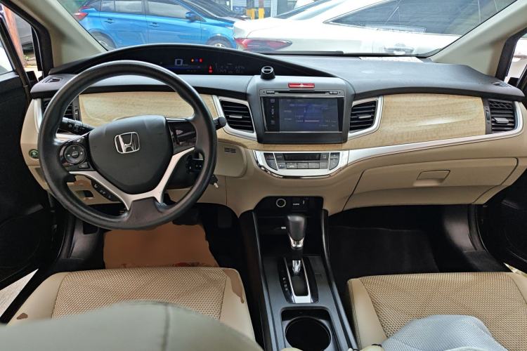 Used Honda Jade 2013 1.8L automatic Comfort version 5 seats Center Console