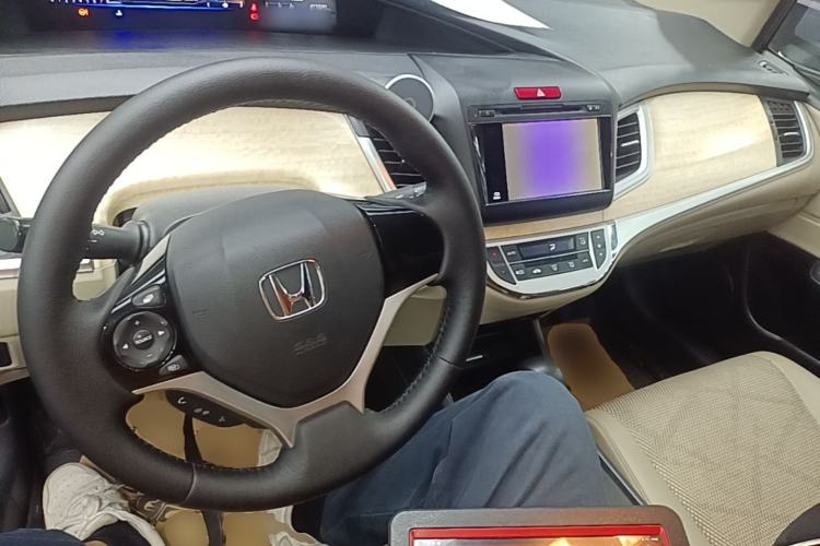 Used Honda Jade 2013 1.8L automatic Comfort version 5 seats Center Console
