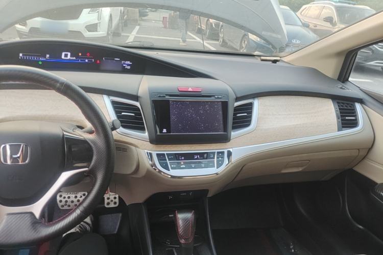 Used Honda Jade 2013 1.8L automatic Comfort version 5 seats Center Console