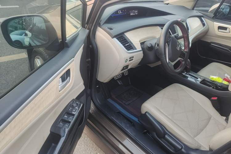 Used Honda Jade 2013 1.8L automatic Comfort version 5 seats Driver Seat