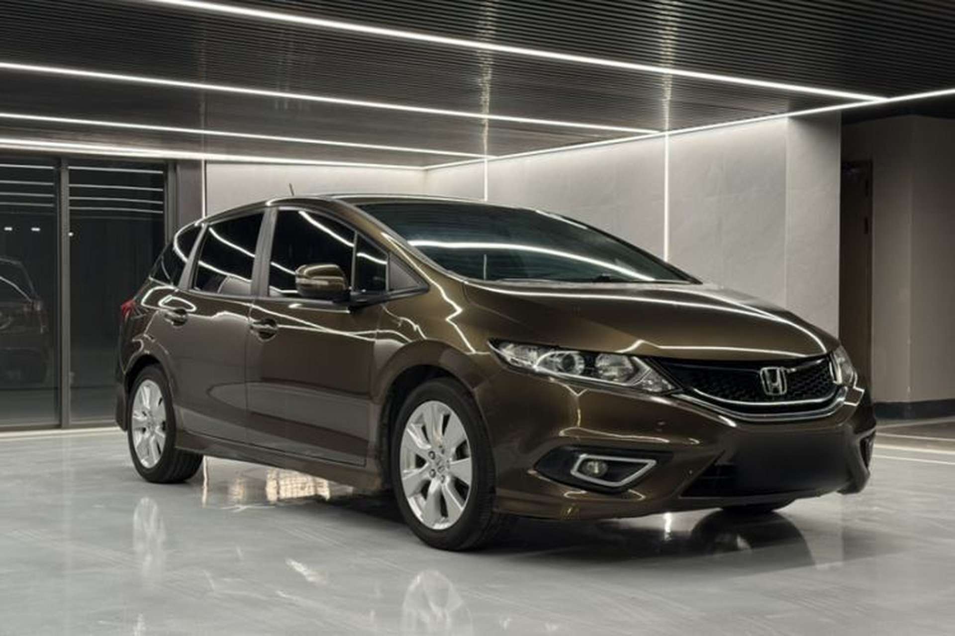 Used Honda Jade 2013 1.8L automatic Comfort version 5 seats Exterior 1