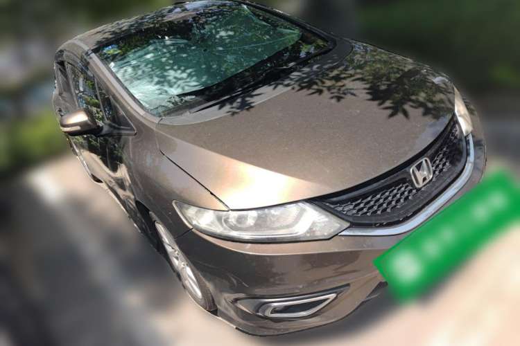 Used Honda Jade 2013 1.8L automatic Comfort version 5 seats Exterior 2