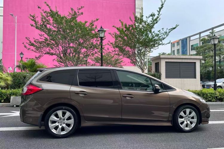 Used Honda Jade 2013 1.8L automatic Comfort version 5 seats Exterior 2