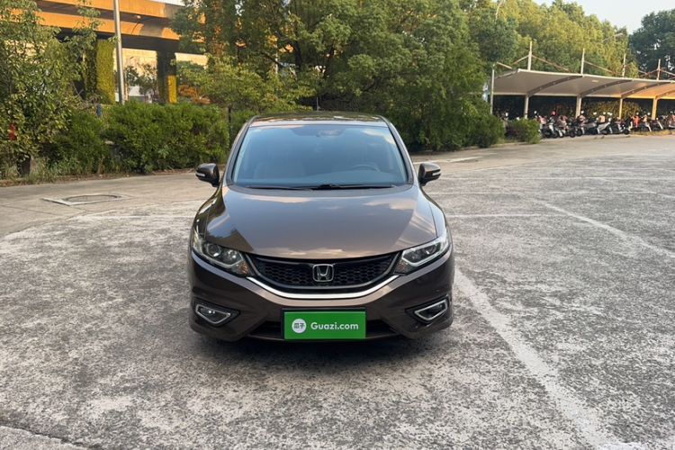 Used Honda Jade 2013 1.8L automatic Comfort version 5 seats Exterior 2