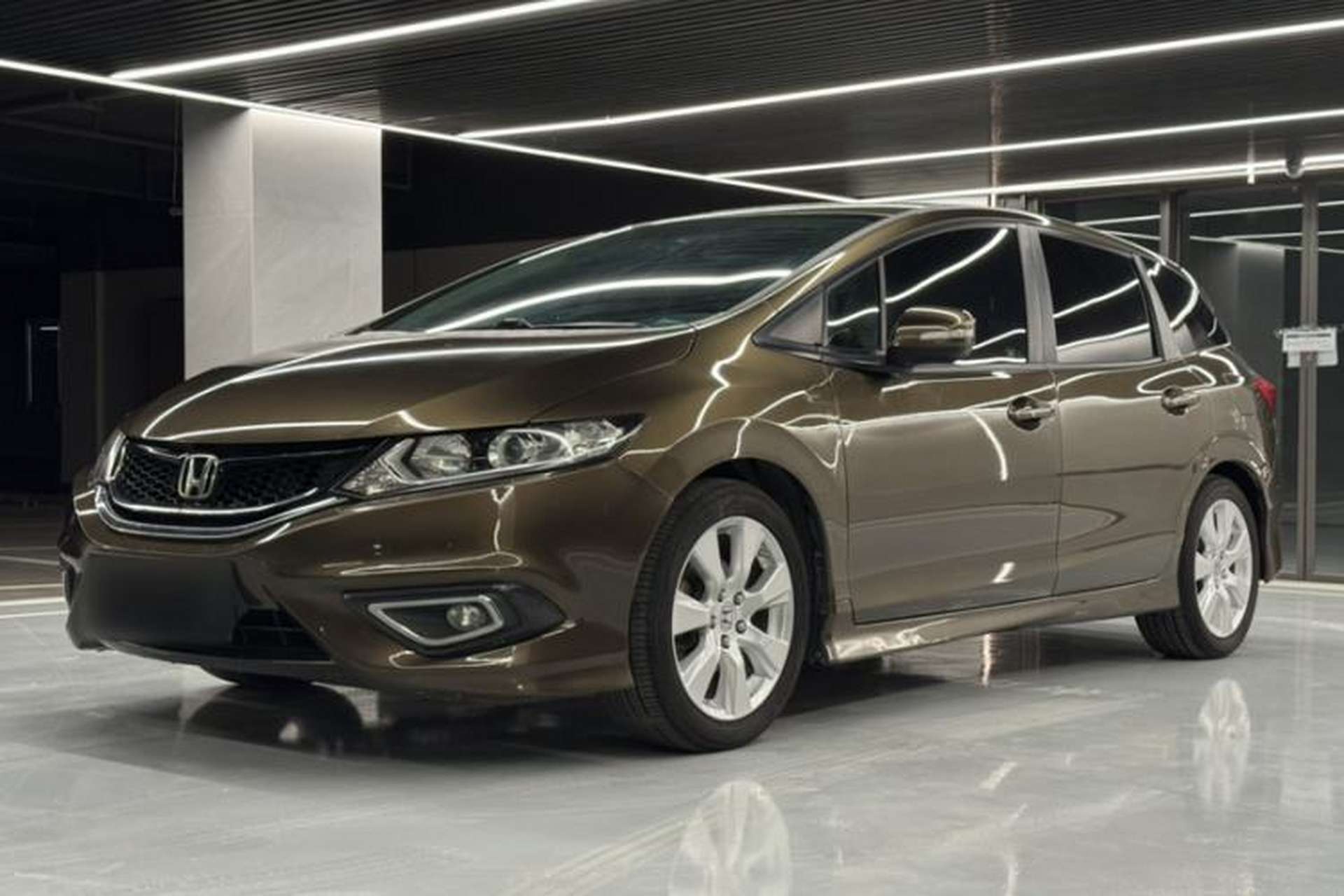 Used Honda Jade 2013 1.8L automatic Comfort version 5 seats Exterior 3