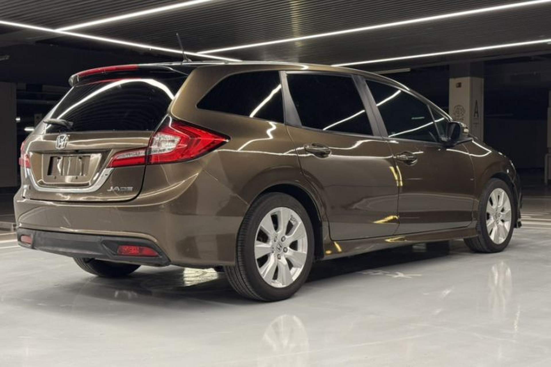Used Honda Jade 2013 1.8L automatic Comfort version 5 seats Exterior 4
