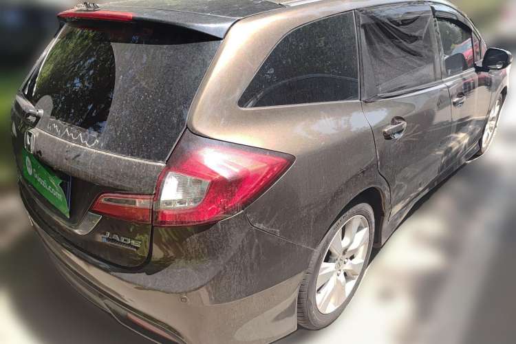 Used Honda Jade 2013 1.8L automatic Comfort version 5 seats Exterior 5