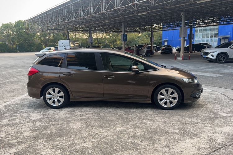 Used Honda Jade 2013 1.8L automatic Comfort version 5 seats Exterior 5