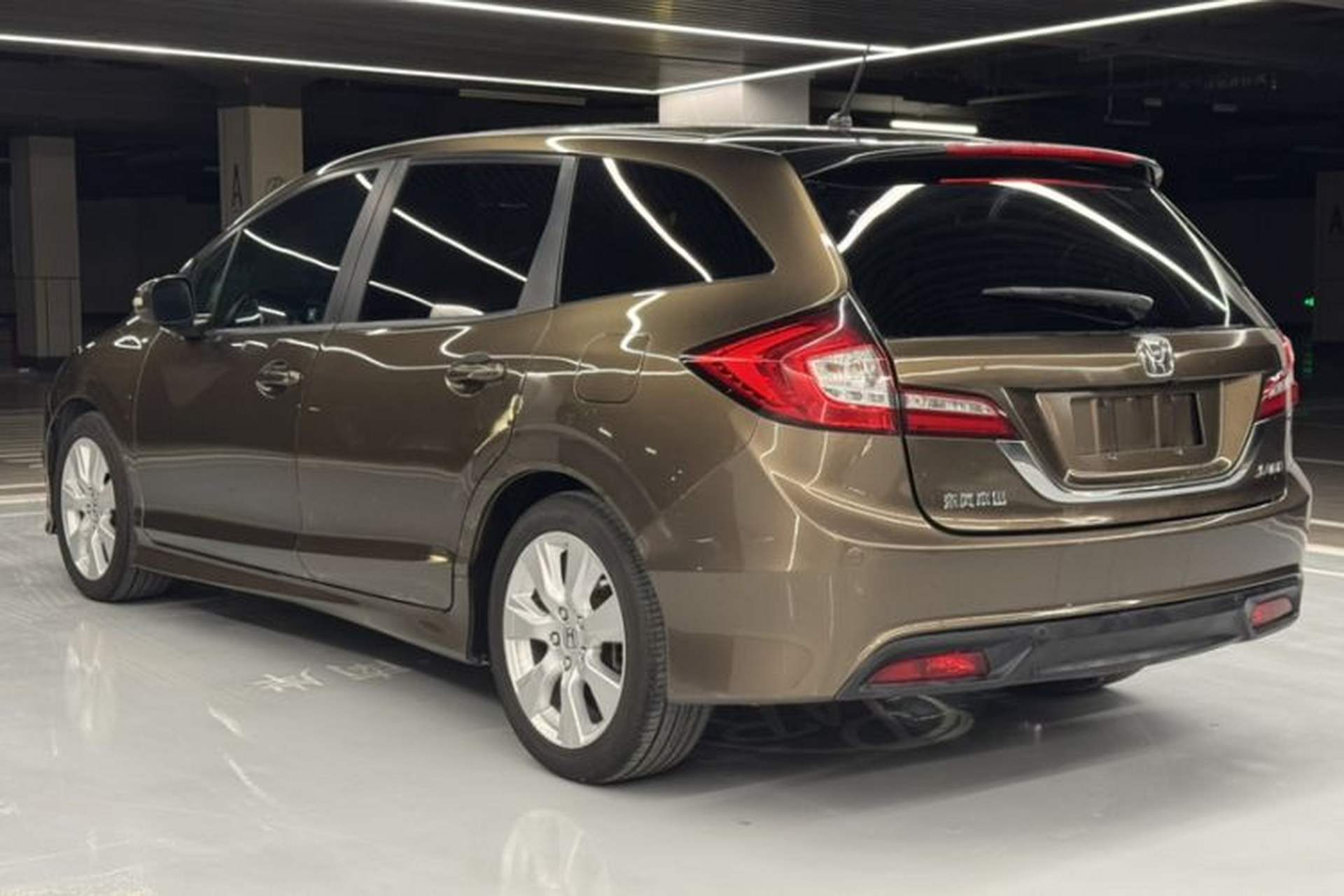 Used Honda Jade 2013 1.8L automatic Comfort version 5 seats Exterior 6