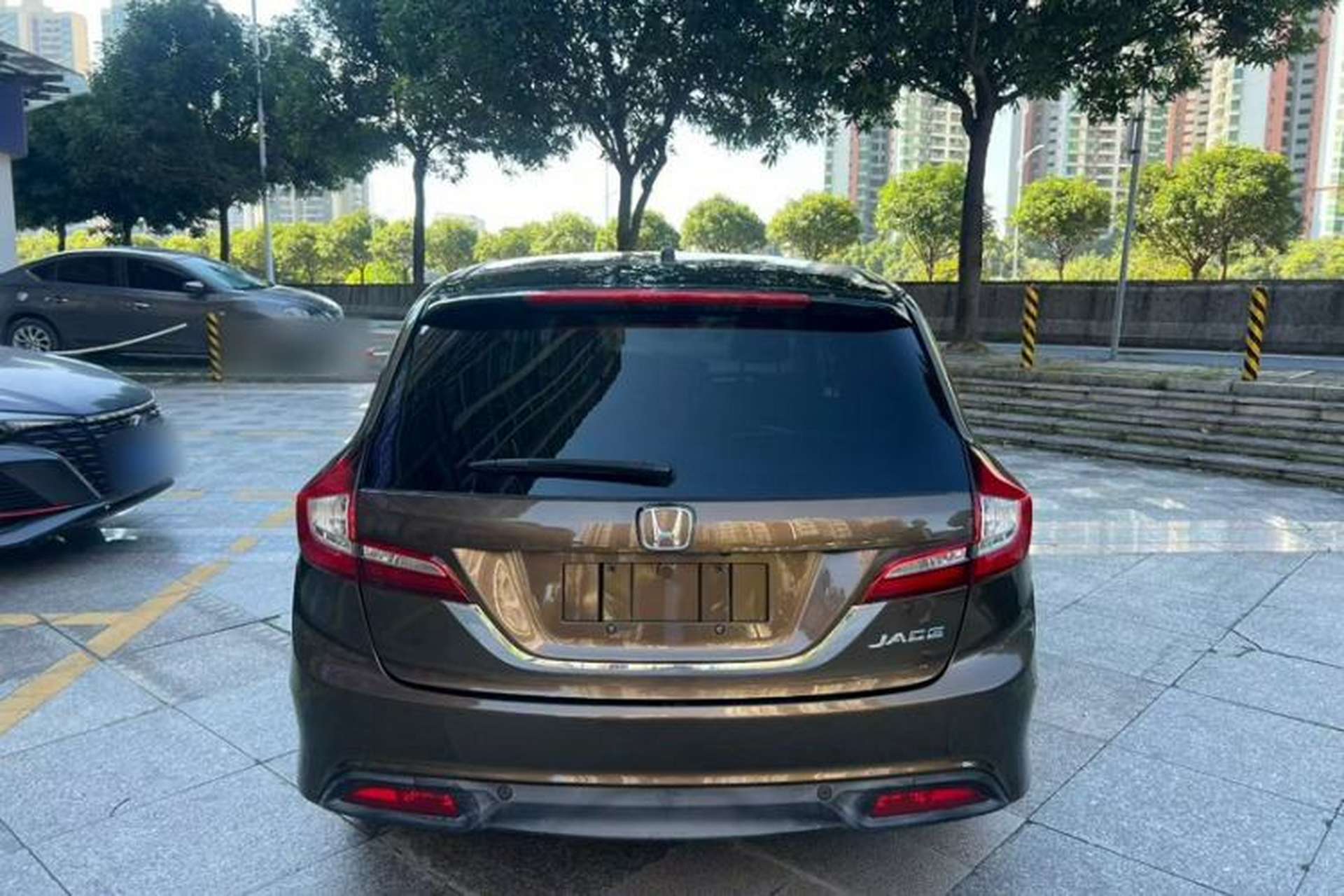 Used Honda Jade 2013 1.8L automatic Comfort version 5 seats Exterior 6