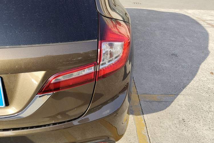 Used Honda Jade 2013 1.8L automatic Comfort version 5 seats Exterior 6