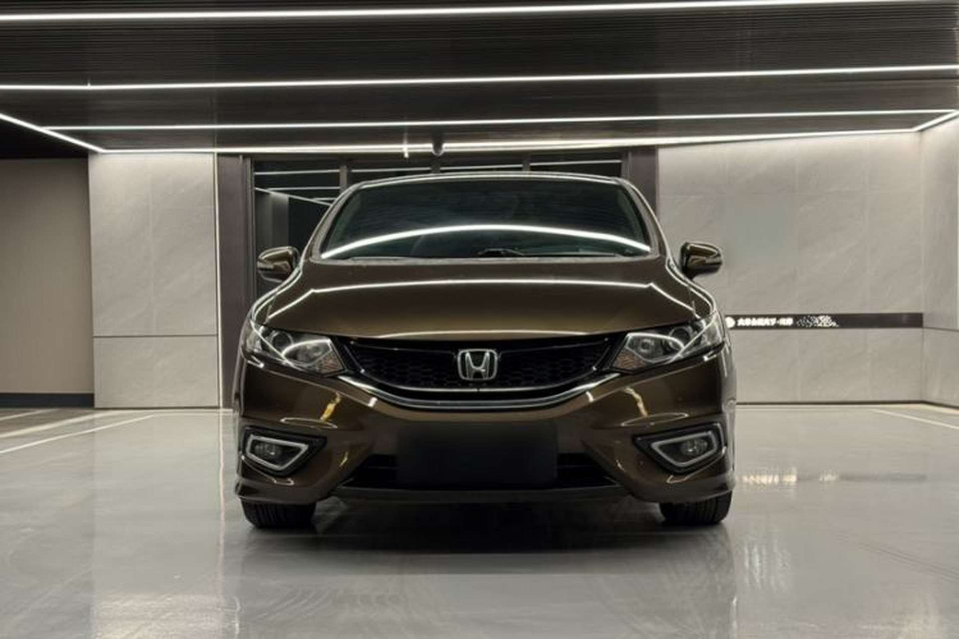 Used Honda Jade 2013 1.8L automatic Comfort version 5 seats Exterior 7